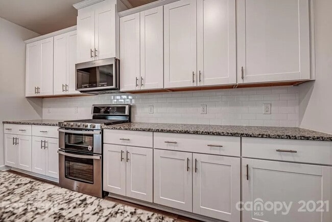 Building Photo - Room in Townhome on Tears Ln