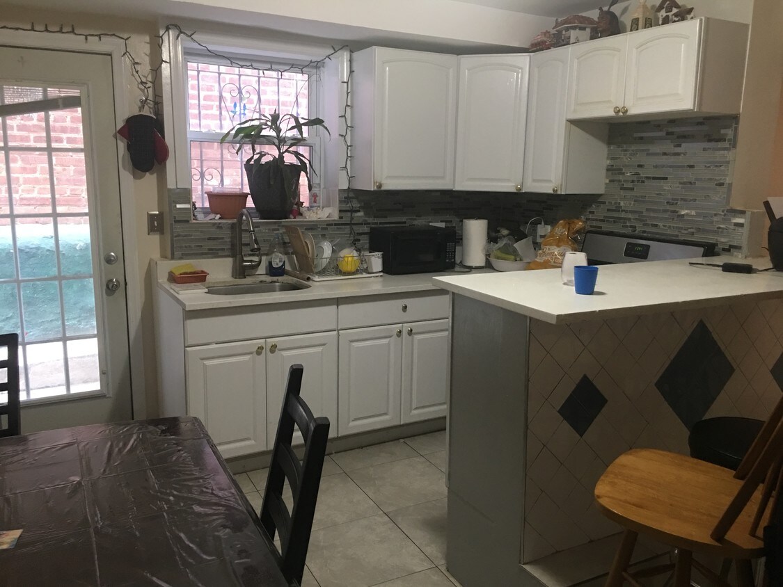 Foto principal - 1952 Radcliff Ave