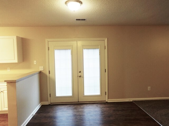Building Photo - 103 Lakewood Drive