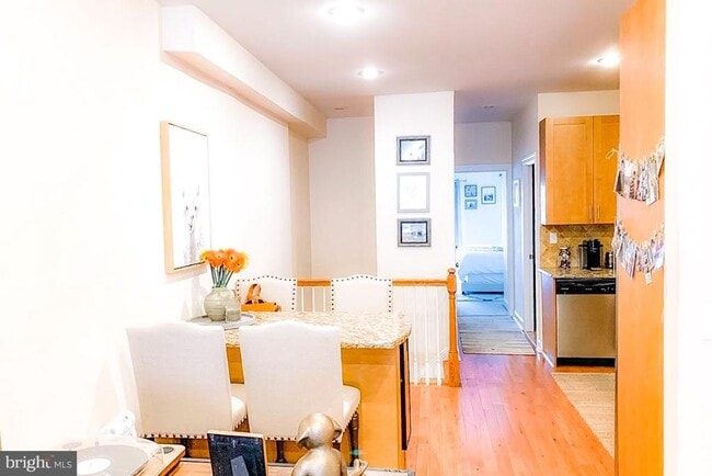 Building Photo - 2339 Catharine St