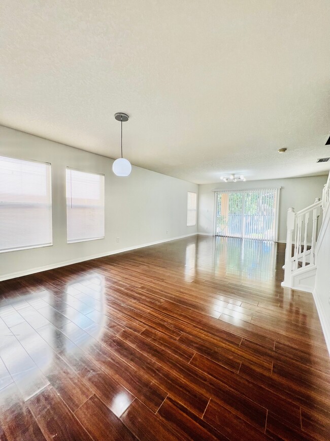 Livingroom/dining room - 10825 Lake Saint Charles Blvd