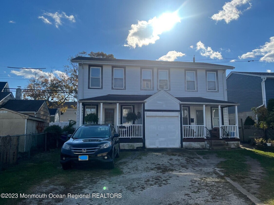 Primary Photo - 305 5th Ave