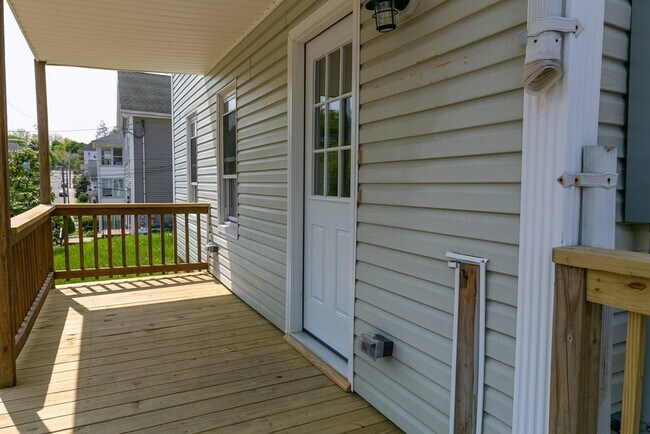 Building Photo - 10 5th Ave