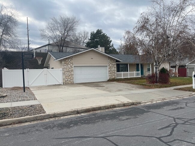 Building Photo - 1442 E Sandy Hills Dr