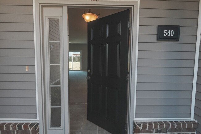 Foto del edificio - Coming Available