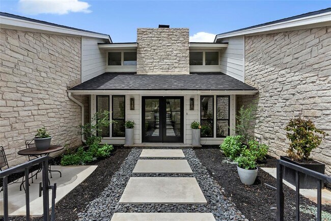 Building Photo - 620 Post Oak Dr