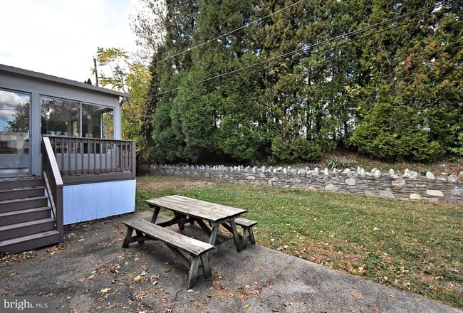 Building Photo - 201 Montgomery Ave