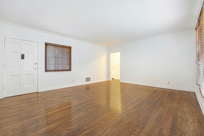 Foto del edificio - Spacious Los Feliz 2-Bed w/ In-Unit Laundry!