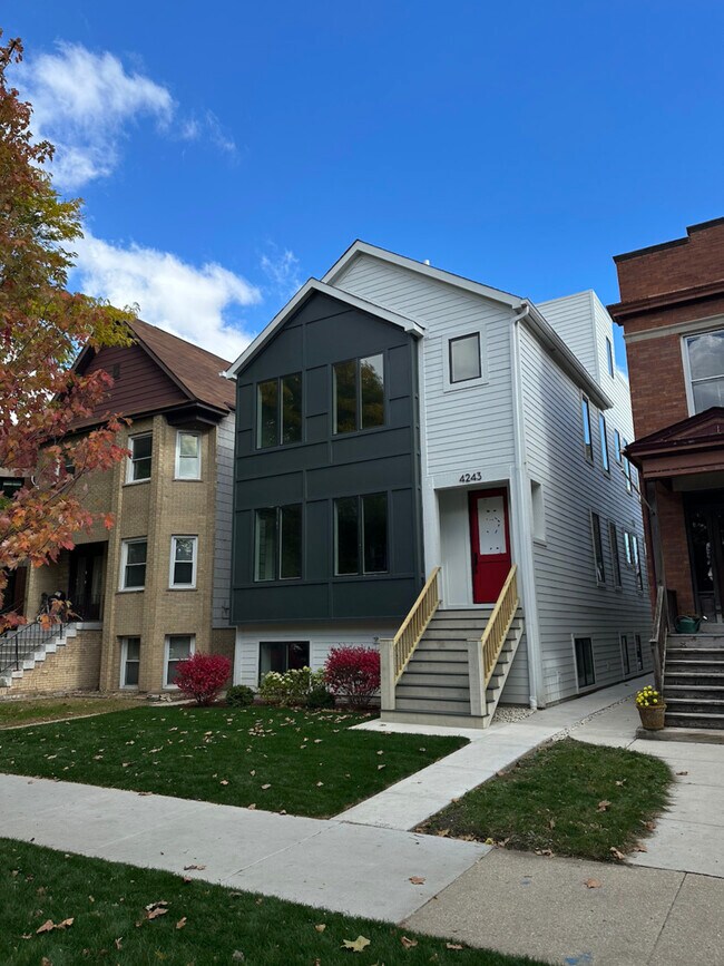 Foto del edificio - 4243 N Damen Ave