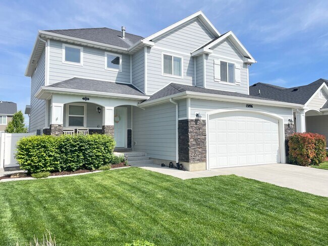 Foto del edificio - Great Home Available August 1.