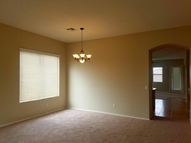 Foto del edificio - 1374 E Locust Dr