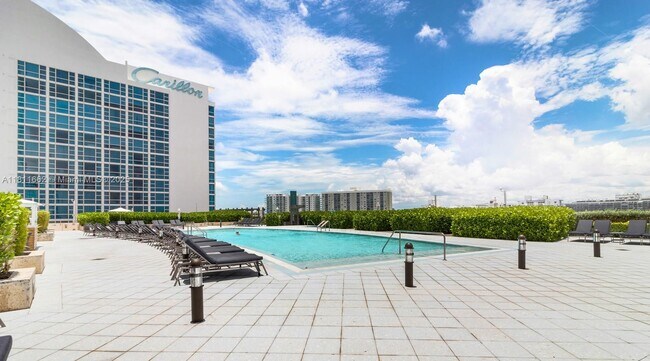 Foto del edificio - 6801 Collins Ave