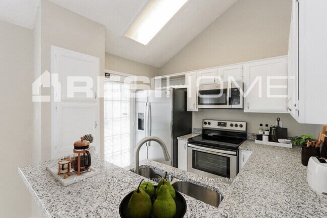 Foto del edificio - 9711 Pinehurst Lane