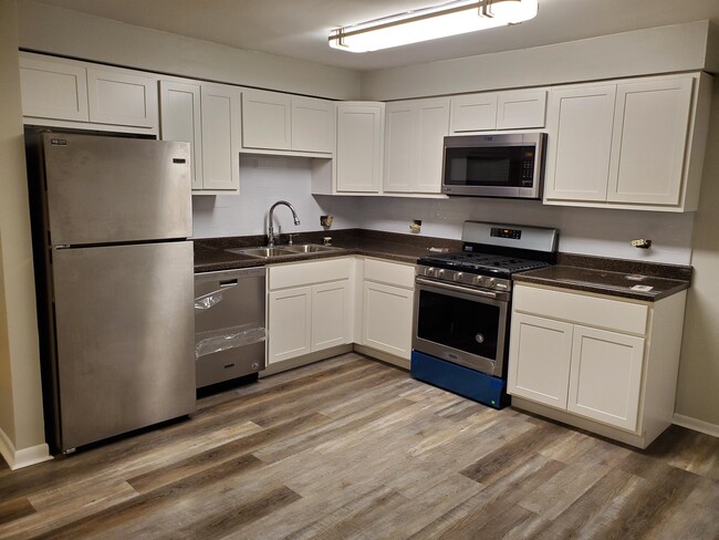 Building Photo - 529 Dempster St
