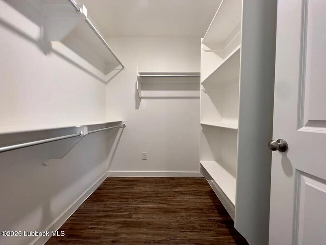Foto del edificio - 2121 N Avenue L