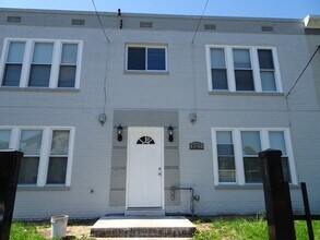 Building Photo - 1625 Butler St SE