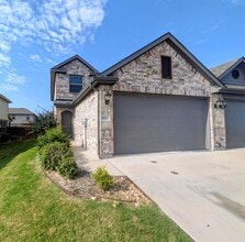 Building Photo - 4925-4927 Sanger Cir Dr