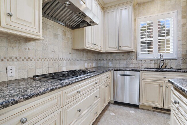 Building Photo - 459 Adams Way, Unit B