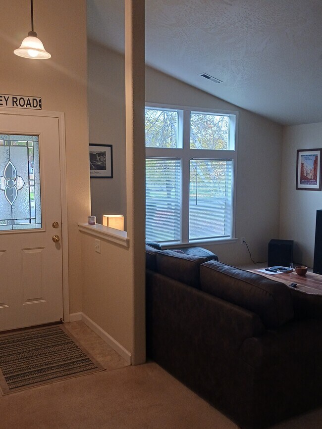 Foto del edificio - 1361 Clearwater Dr