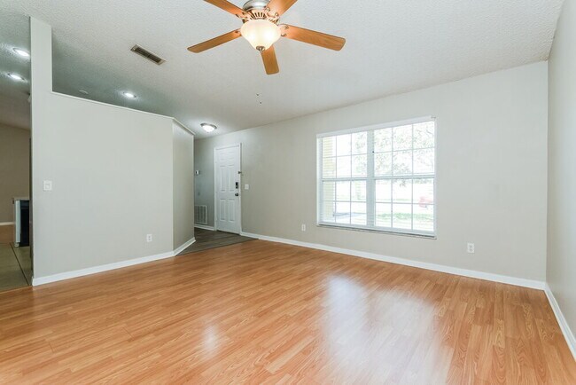Foto del edificio - 8642 Wellington Loop