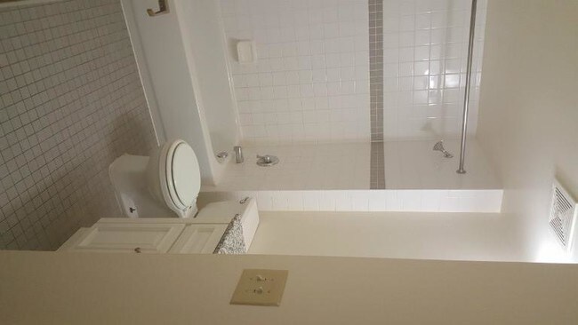 Building Photo - 458 Carlton Ave