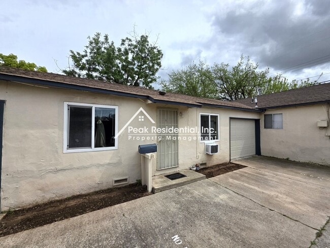 Building Photo - DelPaso2754