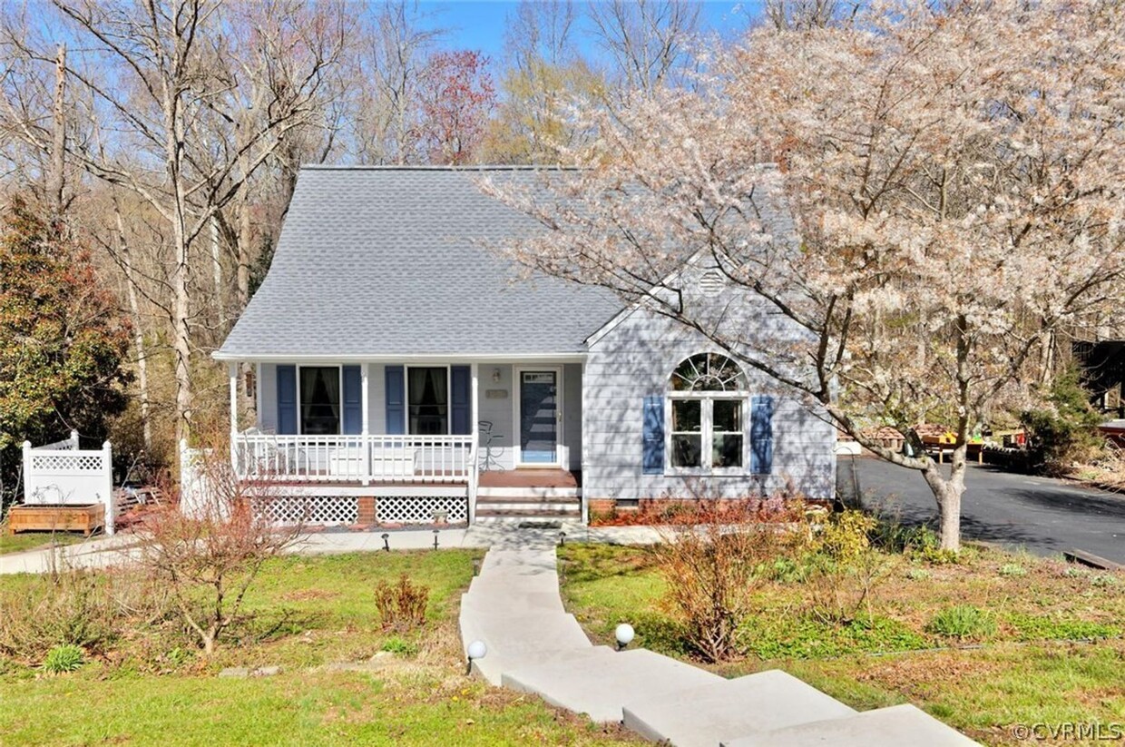 Primary Photo - 3 bed 2 bath Cape Cod in Great Neighborhood!