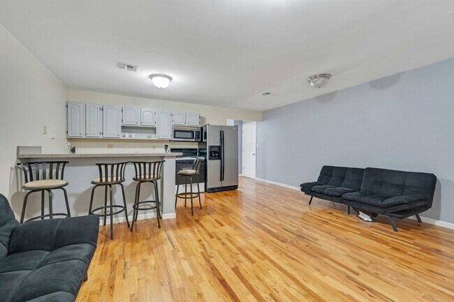 Building Photo - 4413 Park Ave