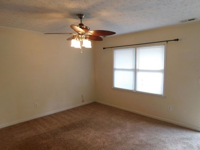 Building Photo - Flexible lease terms