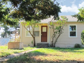 Building Photo - 813 Blattman Rd Building Photo - 813 Blattman Rd