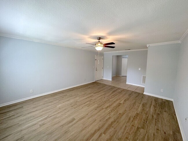 Foto del edificio - Great 2BR/1BA renovated 2nd floor South Ta...
