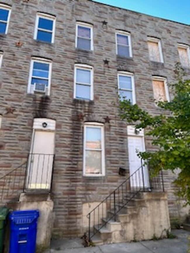 Building Photo - 2134 Division St