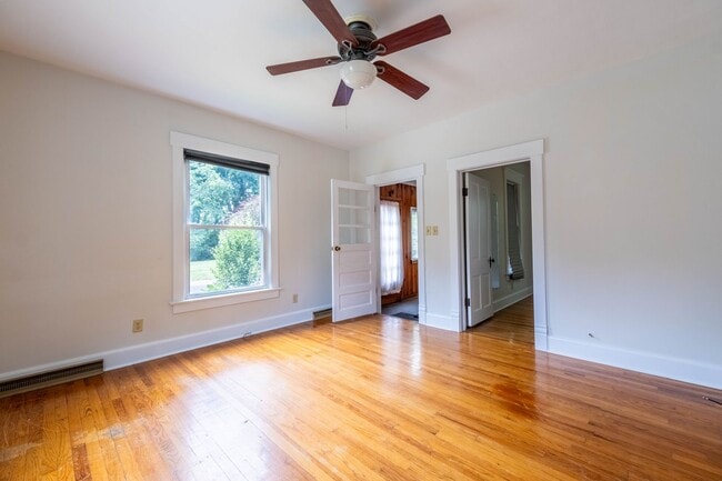 Building Photo - NEW LISTING-COMING SOON!!