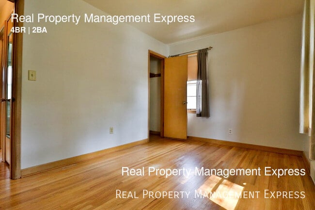 Building Photo - Beautiful 4 bedroom 2 bathroom single fami...