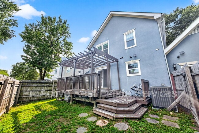 Building Photo - 1316 Llewellyn Ave