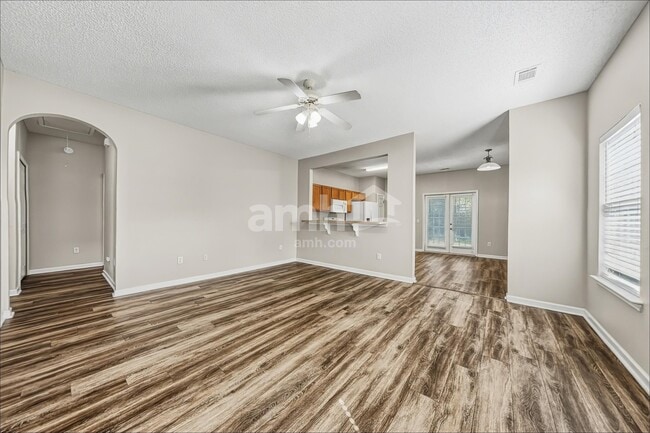 Building Photo - 762 Bristol Way