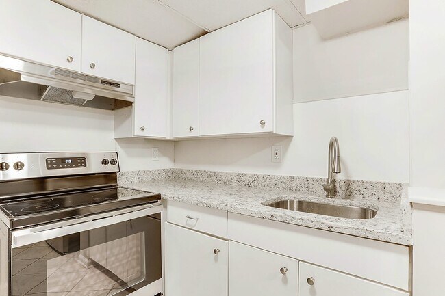 Building Photo - 2499 Kingscliff Dr Ne