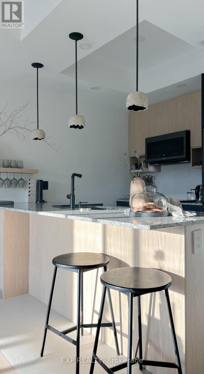 Building Photo - 670 Gordon St