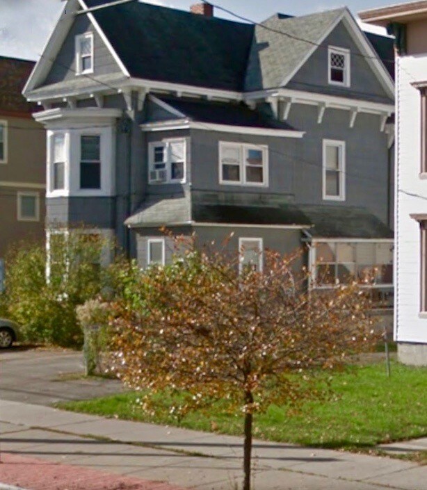 Primary Photo - 146 Main St