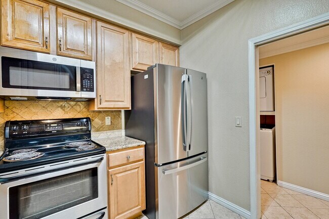 Foto del edificio - Large, Comfy 2BR, 2BA Condo with Convenient Location
