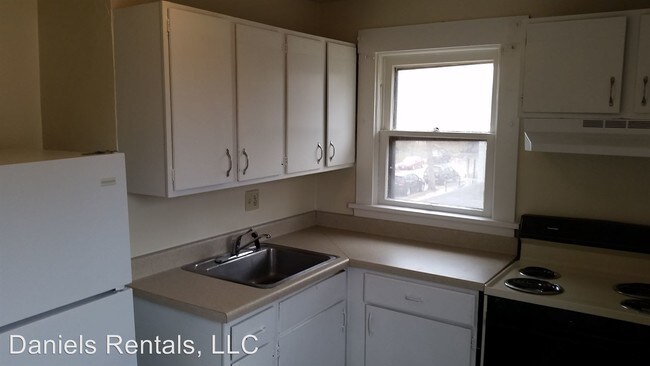 Building Photo - 1310 Girard Ave