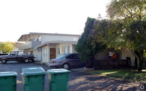 Foto del edificio - 2176 Shurtleff Ave