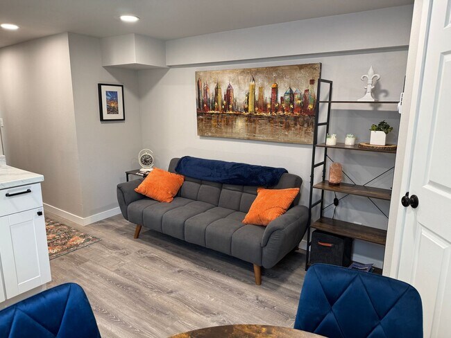 Foto del edificio - Fully Furnished 1-Bedroom Apartment – Private Entry – Sellwood