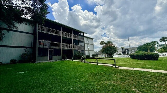 Foto del edificio - 6519 W Newberry Rd