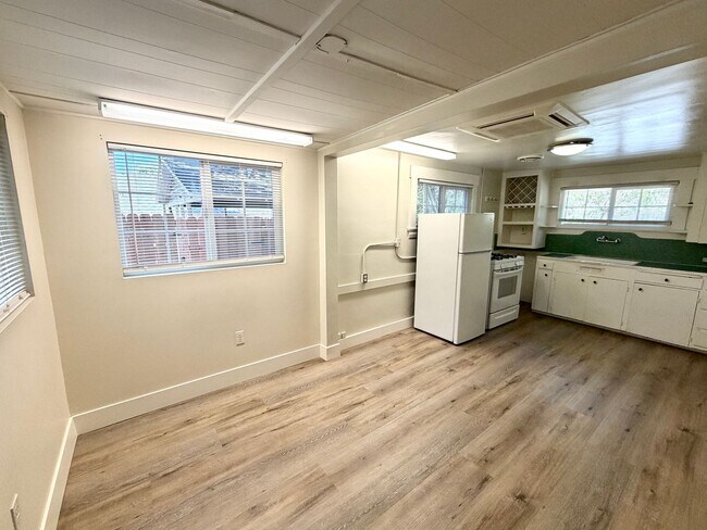Foto del edificio - 1273 N College Ave