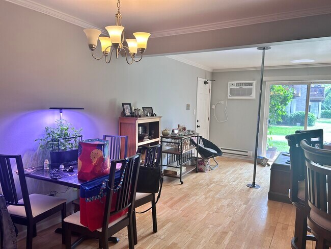 Foto del edificio - 520 E Spruce Dr