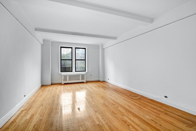 Building Photo - 301 E 21st St
