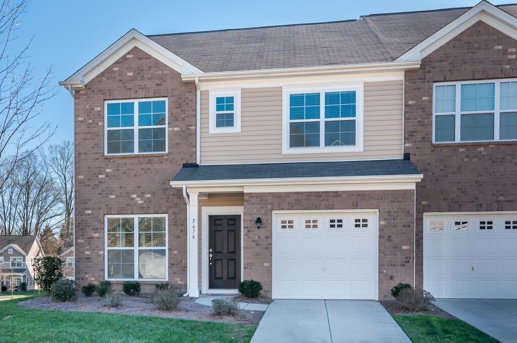 5676 Tipperlinn Way, Charlotte, NC 28278 Townhome Rentals in