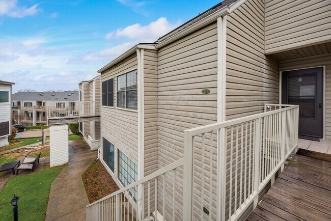 Building Photo - Chandler Landing Gem