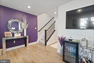 Building Photo - 6960 Farragut Dr